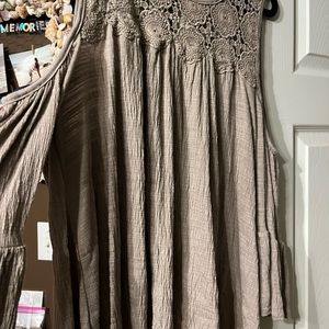 Like new cold shoulder top size L